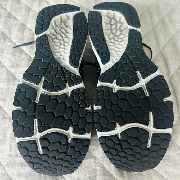 New Balance Fresh Foam 880 v11 Women’s Running Shoes, size 11 👟🖤🤍🩶 - Picture 5 of 7